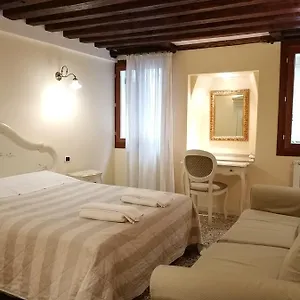 Ca' Venere Cannaregio , Venezia Italia